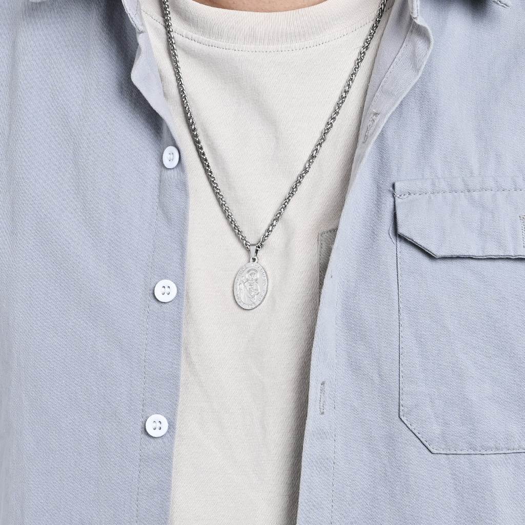 ステンレススチール製聖ミカエル楕円形ペンダント - シルバー
